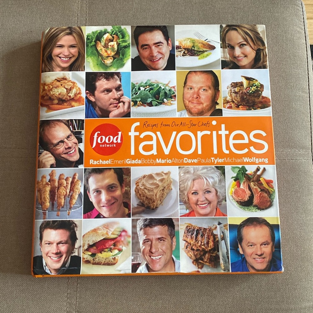 Like NEW condition ( never used !) Vintage Food Network Favorites cookbook
